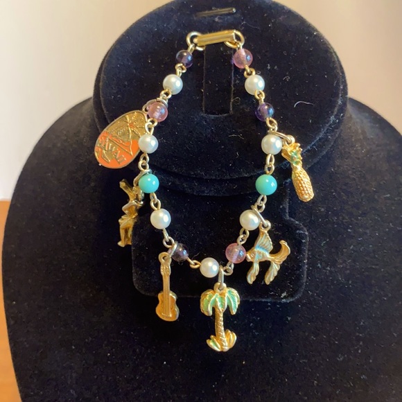 Jewelry - VTG 60’s gold tone Hawaii souvenir charm bracelet